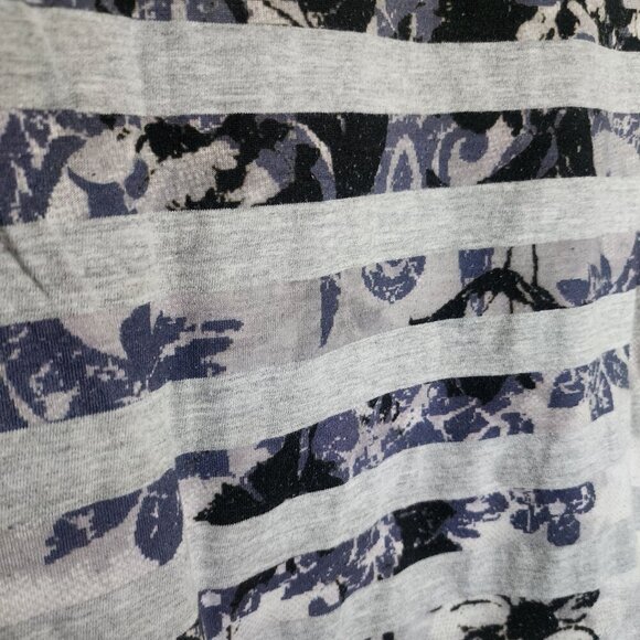 Buckle DAYTRIP Vtg Y2K Top Fairycore Whimsical Goth Tee Size L Gray Blue V-Neck - Picture 2 of 6